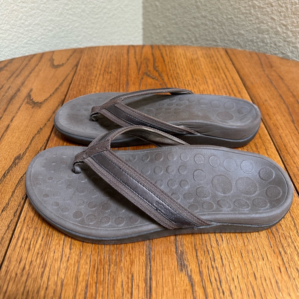 Orhtoheel brown flip-flop sandals - Picture 6 of 10